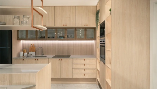 Armários bem projetos fazem toda diferença em uma cozinha.